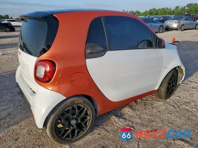 Trzecie zdjęcie samochodu z tyłu: 2016 SMART FORTWO VIN:WMEFJ5DA8GK068747 - miniatura