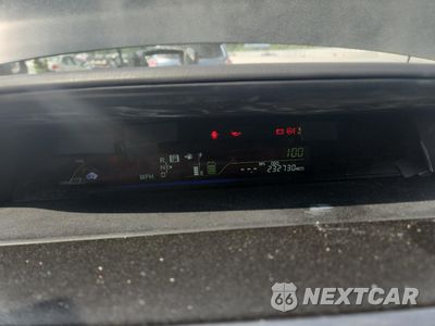 Zdjęcie 9 z 12 samochodu: 2013 TOYOTA PRIUS V VIN:JTDZN3EU2D3216149 - miniatura