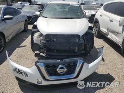 Piąte zdjęcie samochodu w środku: 2019 NISS KICKS S VIN:3N1CP5CU6KL518207 - miniatura