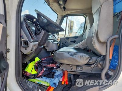 Piąte zdjęcie samochodu w środku: 2015 FREIGHTLINER BUSINESS CLASS M2 BOX TRUCK VIN:1FVACXCY5FHGS1516 - miniatura