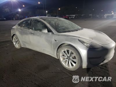 Czwarte zdjęcie samochodu z boku: 2018 TESLA MODEL 3 VIN:5YJ3E1EA5JF036727 - miniatura