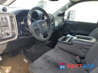 Zdjęcie 8 z 12 samochodu: 2017 CHEVROLET SILVERADO C3500 VIN:1GB3CYCG6HZ398578 - miniatura