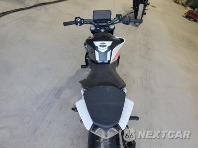 Zdjęcie 6 z 9 samochodu: 2016 KTM 390 DUKE VIN:MD2JGJ405GC286219 - miniatura