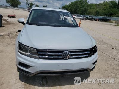 Piąte zdjęcie samochodu w środku: 2018 VOLKSWAGEN TIGUAN SE VIN:3VV2B7AX7JM107215 - miniatura