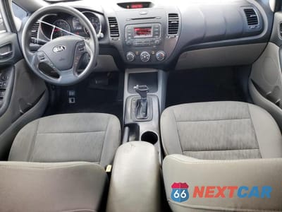 Zdjęcie 8 z 12 samochodu: 2015 KIA FORTE LX VIN:KNAFK4A68F5412934 - miniatura