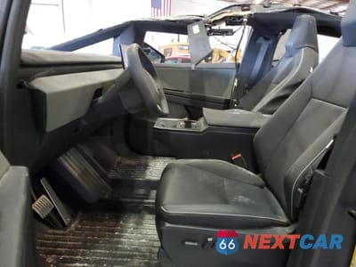 Zdjęcie 7 z 13 samochodu: 2024 TESLA CYBERTRUCK VIN:7G2CEHEE7RA027867 - miniatura