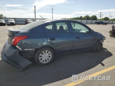 Trzecie zdjęcie samochodu z tyłu: 2015 NISS VERSA 1.6 S VIN:3N1CN7AP9FL811121 - miniatura