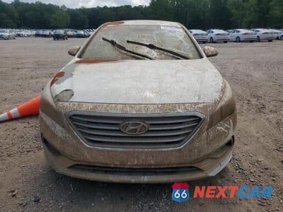 Piąte zdjęcie samochodu w środku: 2017 HYUNDAI SONATA SE VIN:5NPE24AF3HH546302 - miniatura