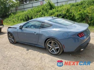 Drugie zdjęcie samochodu z przodu: 2025 FORD MUSTANG VIN:1FA6P8TH3S5107934 - miniatura