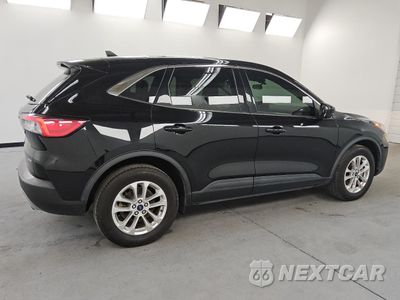 Trzecie zdjęcie samochodu z tyłu: 2021 FORD ESCAPE SE VIN:1FMCU9BZ1MUA58288 - miniatura