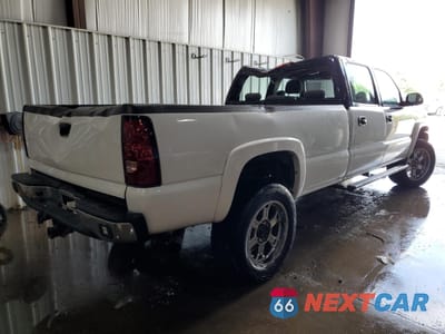 Trzecie zdjęcie samochodu z tyłu: 2006 CHEVROLET SILVERADO K3500 VIN:1GCHK33U46F253700 - miniatura