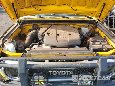 Zdjęcie 12 z 13 samochodu: 2007 TOYOTA FJ CRUISER VIN:JTEBU11FX70052800 - miniatura