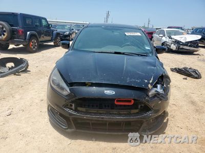 Piąte zdjęcie samochodu w środku: 2016 FORD FOCUS ST VIN:1FADP3L93GL383262 - miniatura