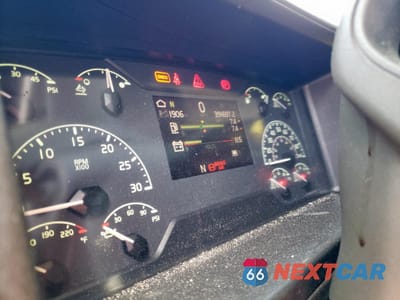 Zdjęcie 8 z 10 samochodu: 2024 VOLVO VNL SEMI TRUCK VIN:4V4NC9EJ8RN651254 - miniatura