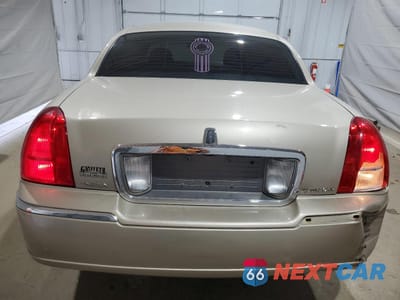 Zdjęcie 6 z 14 samochodu: 2008 LINCOLN TOWN CAR SIGNATURE LIMITED VIN:2LNHM82W48X649915 - miniatura