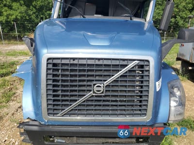Zdjęcie 7 z 10 samochodu: 2012 VOLVO VNL SEMI TRUCK VIN:4V4NC9EG2CN536998 - miniatura