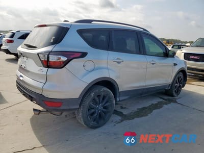 Trzecie zdjęcie samochodu z tyłu: 2017 FORD ESCAPE SE VIN:1FMCU0GD1HUD15982 - miniatura