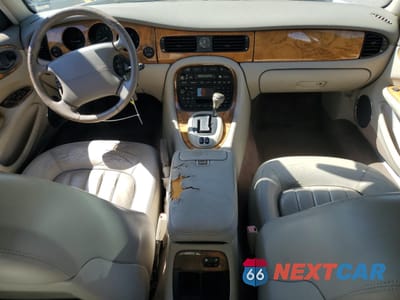 Zdjęcie 8 z 12 samochodu: 2001 JAGUAR XJ8 VIN:SAJDA14C01LF25878 - miniatura