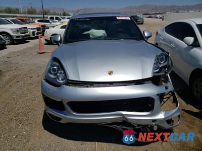 Piąte zdjęcie samochodu w środku: 2017 PORSCHE CAYENNE VIN:WP1AA2A2XHKA86672 - miniatura