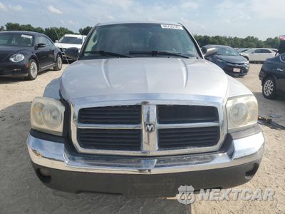 Piąte zdjęcie samochodu w środku: 2005 DODGE DAKOTA QUAD SLT VIN:1D7HE48N95S310743 - miniatura