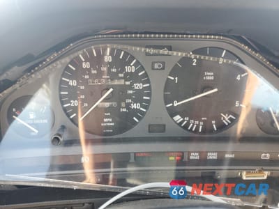 Zdjęcie 9 z 12 samochodu: 1987 BMW 3 SERIES VIN:WBAAC510002807904 - miniatura