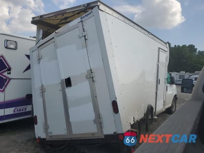 Trzecie zdjęcie samochodu z tyłu: 2023 GMC SAVANA CUTAWAY G3500 VIN:1GD07RFPXP1134339 - miniatura