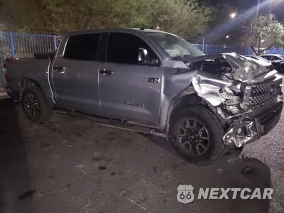 Czwarte zdjęcie samochodu z boku: 2018 TOYOTA TUNDRA CREWMAX SR5 VIN:5TFDY5F17JX776898 - miniatura