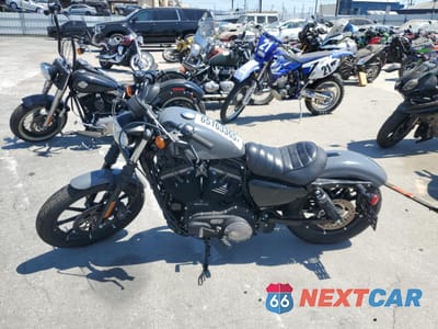 Trzecie zdjęcie samochodu z tyłu: 2022 HARLEY-DAVIDSON XL883 N VIN:1HD4LE222NB404626 - miniatura