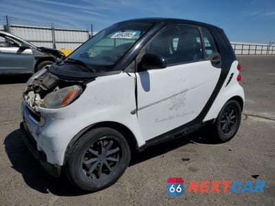 2011 SMART FORTWO PURE WMEEJ3BA9BK421296 - główne zdjęcie licytacji z USA - miniatura