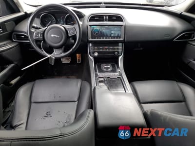 Zdjęcie 8 z 13 samochodu: 2019 JAGUAR XE VIN:SAJAR4FX5KCP49272 - miniatura