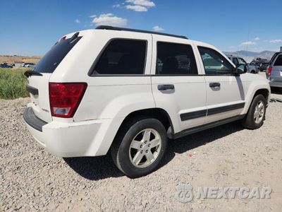 Trzecie zdjęcie samochodu z tyłu: 2005 JEEP GRAND CHEROKEE LAREDO VIN:1J4GR48K05C581016 - miniatura