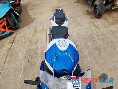 Piąte zdjęcie samochodu w środku: 2015 BMW S 1000 RR VIN:WB10D2101FZ352701 - miniatura