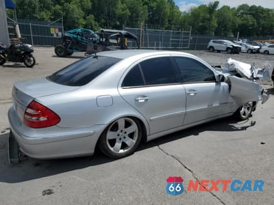 Trzecie zdjęcie samochodu z tyłu: 2006 MERCEDES-BENZ E 500 4MATIC VIN:WDBUF83J16X188237 - miniatura