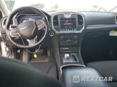 Zdjęcie 8 z 14 samochodu: 2019 CHRYSLER 300 TOURING VIN:2C3CCAAG5KH755573 - miniatura
