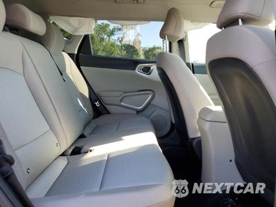 Zdjęcie 11 z 14 samochodu: 2023 KIA SOUL LX VIN:KNDJ23AU0P7896514 - miniatura