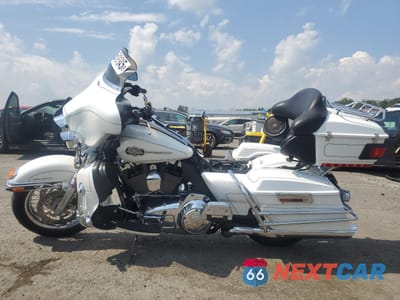 Trzecie zdjęcie samochodu z tyłu: 2012 HARLEY-DAVIDSON FLHTCU ULTRA CLASSIC ELECTRA GLIDE VIN:1HD1FCM18CB605513 - miniatura