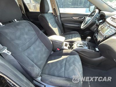 Piąte zdjęcie samochodu w środku: 2014 NISSAN ROGUE S VIN:5N1AT2MT3EC872167 - miniatura