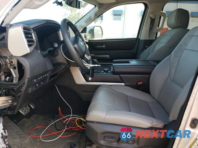 Zdjęcie 7 z 13 samochodu: 2024 TOYOTA SEQUOIA SR5 VIN:7SVAAABA3RX037079 - miniatura