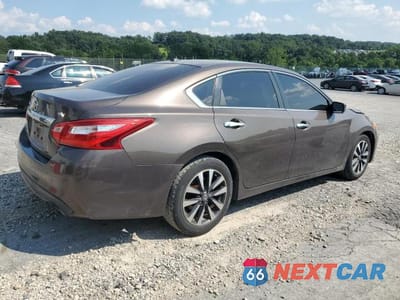 Trzecie zdjęcie samochodu z tyłu: 2017 NISSAN ALTIMA 2.5 VIN:1N4AL3AP6HC190038 - miniatura
