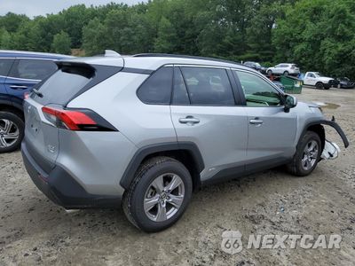 Trzecie zdjęcie samochodu z tyłu: 2025 TOYOTA RAV4 XLE VIN:JTMRWRFV7SJ062926 - miniatura