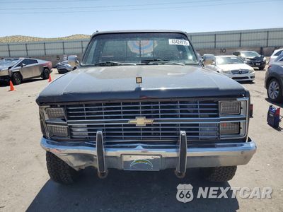 Piąte zdjęcie samochodu w środku: 1983 CHEVROLET K20 VIN:1GCGK24M0DF303879 - miniatura