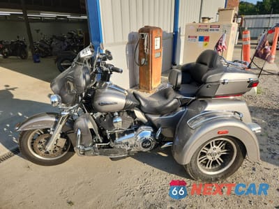 Trzecie zdjęcie samochodu z tyłu: 2016 HARLEY-DAVIDSON FLHTCUTG TRI GLIDE ULTRA VIN:1HD1MAL17GB852796 - miniatura