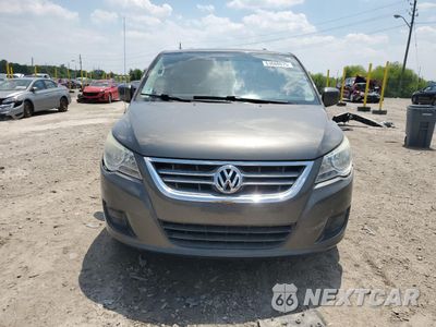 Piąte zdjęcie samochodu w środku: 2010 VOLKSWAGEN ROUTAN SE VIN:2V4RW3D18AR295615 - miniatura