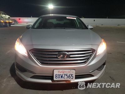 Piąte zdjęcie samochodu w środku: 2017 HYUNDAI SONATA SE VIN:5NPE24AF3HH479541 - miniatura
