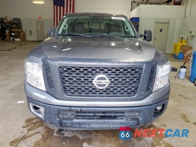 Piąte zdjęcie samochodu w środku: 2017 NISSAN TITAN XD S VIN:1N6BA1F36HN522222 - miniatura