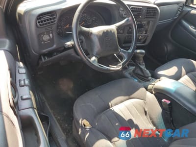 Zdjęcie 8 z 15 samochodu: 2003 CHEVROLET BLAZER VIN:1GNCT18XX3K171656 - miniatura