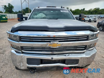 Piąte zdjęcie samochodu w środku: 2016 CHEVROLET SILVERADO K3500 VIN:1GB3KYCG4GF101553 - miniatura