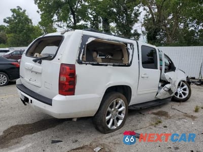 Trzecie zdjęcie samochodu z tyłu: 2013 CHEVROLET SUBURBAN K1500 LT VIN:1GNSKJE73DR106806 - miniatura