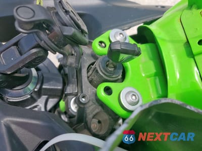 Zdjęcie 8 z 10 samochodu: 2023 KAWASAKI EX650 P VIN:ML5EXEP12PDA91544 - miniatura