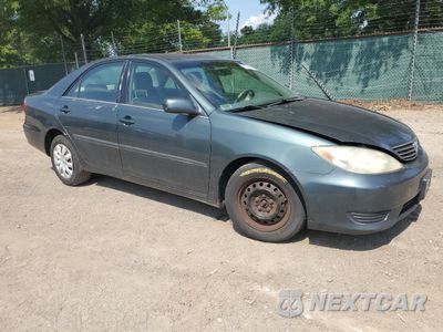 Czwarte zdjęcie samochodu z boku: 2005 TOYOTA CAMRY LE VIN:4T1BE32K85U390934 - miniatura